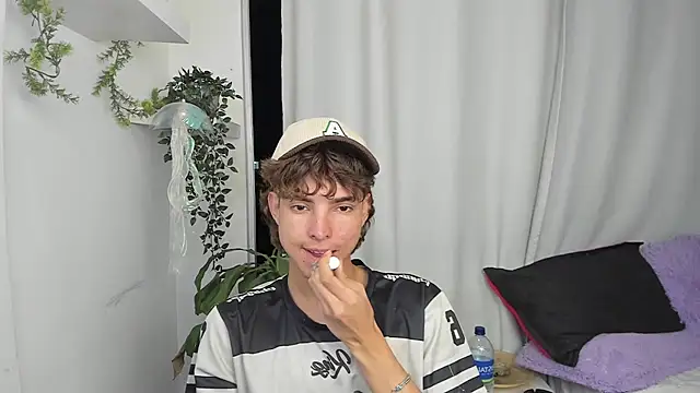 Snapshot of santy-kitty chatting on 01/11/26, 01:12 santy-kitty online show from 01/11/26, 01:12