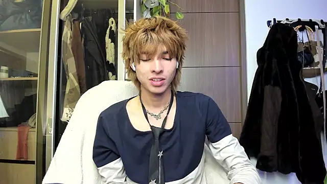 Snapshot of santy-kitty chatting on 02/26/25, 03:35 santy-kitty online show from 02/26/25, 03:35