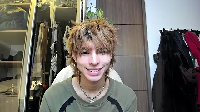 Snapshot of santy-kitty chatting on 02/19/25, 12:14 santy-kitty online show from 02/19/25, 12:14