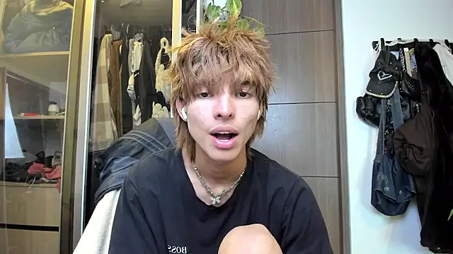 Snapshot of santy-kitty chatting on 02/16/25, 04:20 santy-kitty online show from 02/16/25, 04:20
