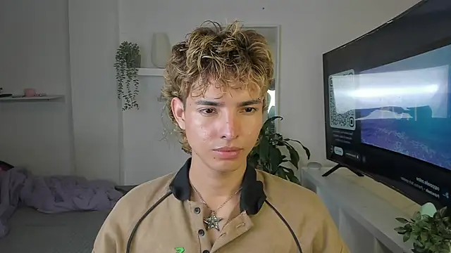 santy-kitty online show from 11/09/25, 01:42