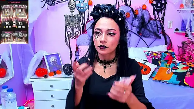 Snapshot of HannaPretthy chatting on 10/31/25, 12:35 HannaPretthy online show from 10/31/25, 12:35