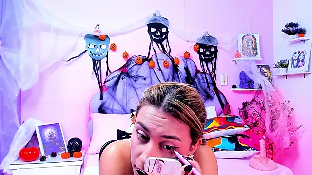 Snapshot of HannaPretthy chatting on 10/24/25, 11:31 HannaPretthy online show from 10/24/25, 11:31