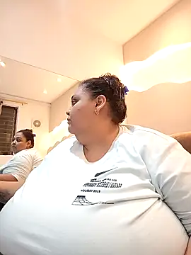 Snapshot of Alisson_am chatting on 11/26/25, 11:32 Alisson am online show from 11/26/25, 11:32