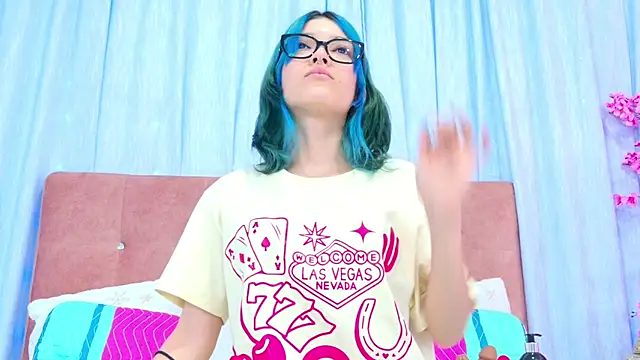 AlliciaKim online show from 11/10/25, 07:19