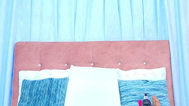 AlliciaKim online show from 11/02/25, 07:08