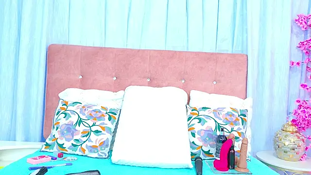 AlliciaKim online show from 11/14/25, 07:17