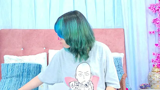 AlliciaKim online show from 10/31/25, 07:21