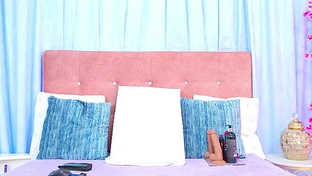 AlliciaKim online show from 10/19/25, 07:16