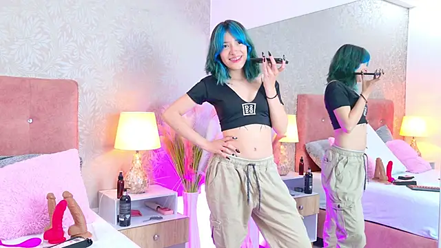 AlliciaKim online show from 10/13/25, 07:37