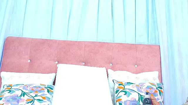 AlliciaKim online show from 11/16/25, 07:18