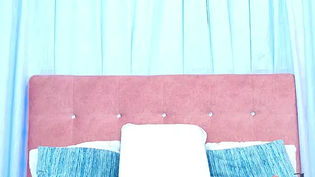 AlliciaKim online show from 10/30/25, 07:11