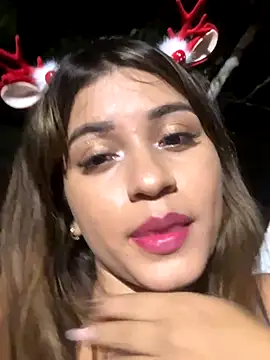 Snapshot of perlita05 chatting on 11/26/25, 02:33 perlita05 online show from 11/26/25, 02:33