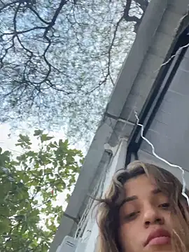 Snapshot of perlita05 chatting on 12/17/25, 10:26 perlita05 online show from 12/17/25, 10:26