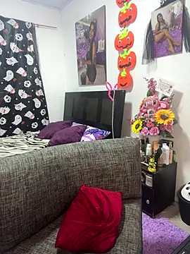 Snapshot of perlita05 chatting on 10/27/25, 04:35 perlita05 online show from 10/27/25, 04:35