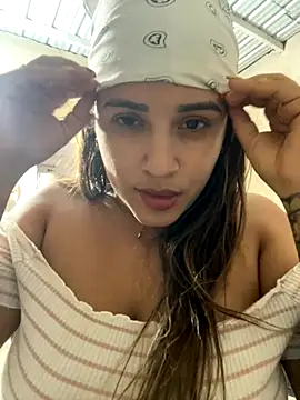 Snapshot of perlita05 chatting on 11/12/25, 03:49 perlita05 online show from 11/12/25, 03:49