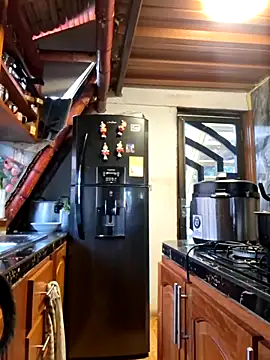 amazonafit  online show from 04/18/26, 09:37