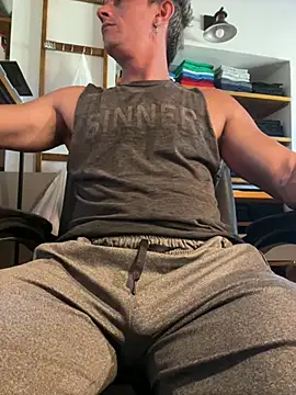 victorxxx2401 online show from 01/06/25, 12:24