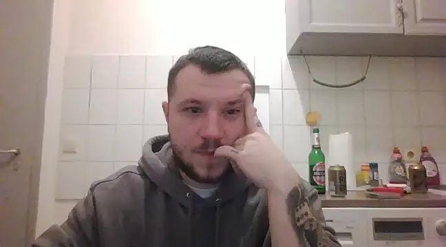 Snapshot of klydick chatting on 02/04/25, 08:17 klydick online show from 02/04/25, 08:17