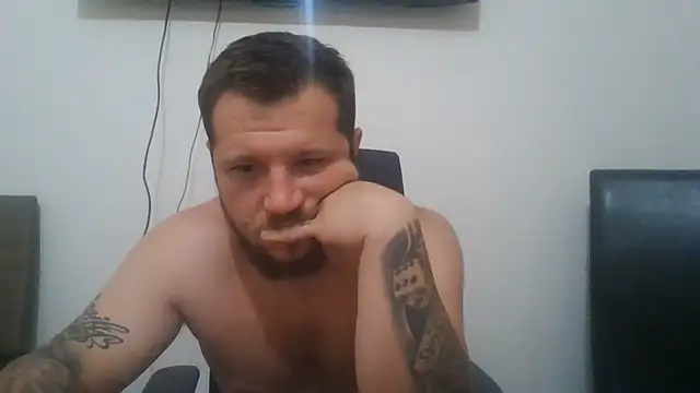 Snapshot of klydick chatting on 08/01/26, 02:09 klydick online show from 08/01/26, 02:09