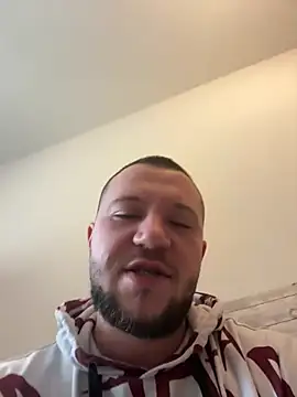 Snapshot of klydick chatting on 12/24/24, 10:44 klydick online show from 12/24/24, 10:44