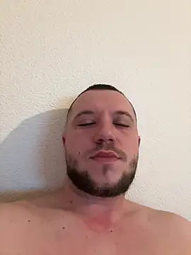 Snapshot of klydick chatting on 12/21/24, 02:47 klydick online show from 12/21/24, 02:47