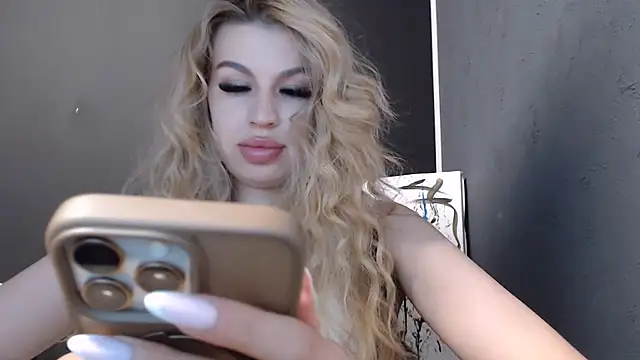 Snapshot of Your_Jessy chatting on 07/17/26, 12:13 Your Jessy online show from 07/17/26, 12:13