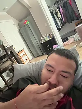 Snapshot of elamante03 chatting on 12/30/24, 03:12 elamante03 online show from 12/30/24, 03:12