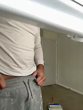 Snapshot of elamante03 chatting on 12/10/24, 03:22 elamante03 online show from 12/10/24, 03:22