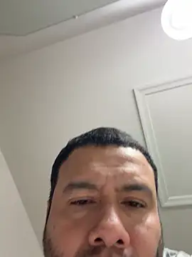 Snapshot of elamante03 chatting on 03/08/25, 07:42 elamante03 online show from 03/08/25, 07:42