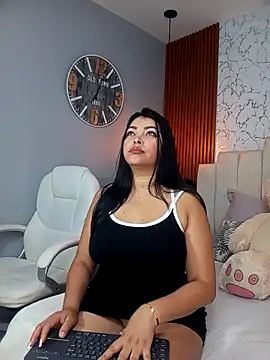 EmaBakker online show from 12/19/25, 12:07