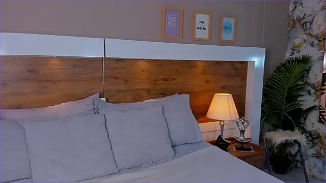 EmaBakker online show from 11/07/25, 12:21