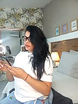 EmaBakker online show from 12/14/25, 12:11