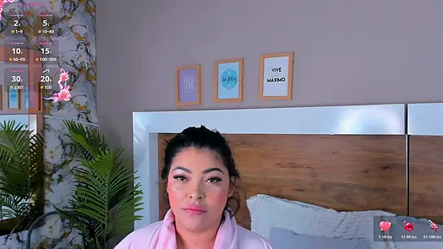 Snapshot of EmaBakker chatting on 07/19/26, 10:23 EmaBakker online show from 07/19/26, 10:23