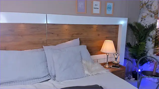 EmaBakker online show from 09/18/25, 06:00