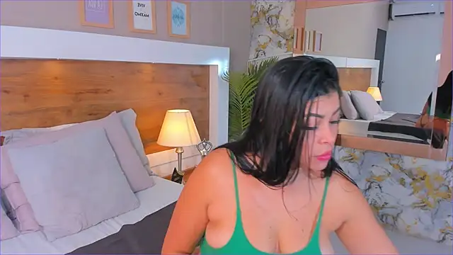 EmaBakker online show from 11/29/25, 12:38