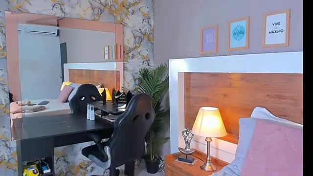 EmaBakker online show from 04/22/26, 05:03