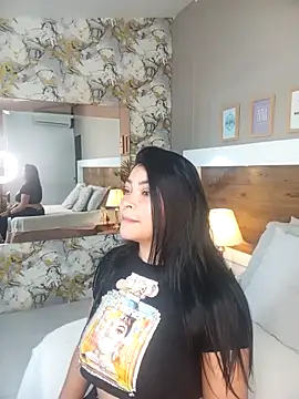 EmaBakker online show from 12/22/25, 12:05