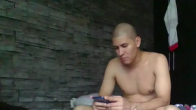 Snapshot of Sexylatin64 chatting on 11/24/25, 08:42 Sexylatin64 online show from 11/24/25, 08:42