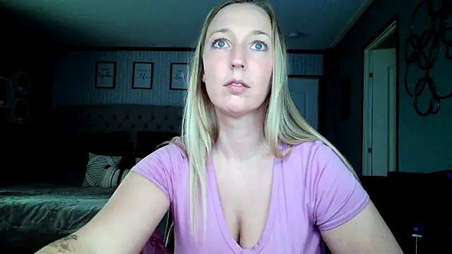 Snapshot of lucyallen4201 chatting on 12/09/24, 08:12 lucyallen4201 online show from 12/09/24, 08:12