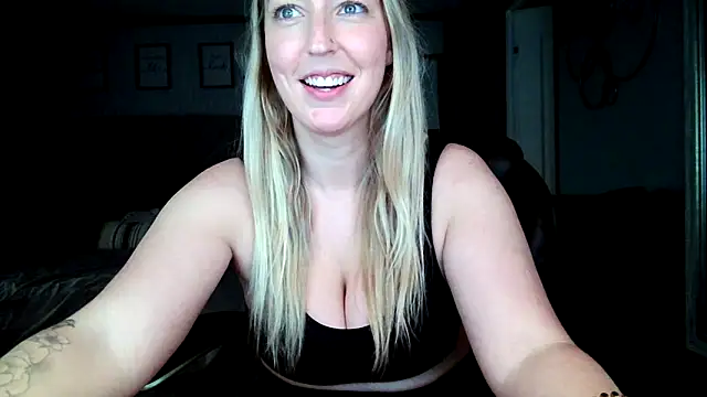 Snapshot of lucyallen4201 chatting on 12/20/24, 07:39 lucyallen4201 online show from 12/20/24, 07:39