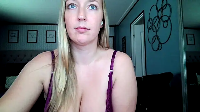 Snapshot of lucyallen4201 chatting on 01/23/25, 07:07 lucyallen4201 online show from 01/23/25, 07:07