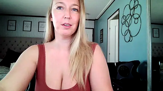Snapshot of lucyallen4201 chatting on 01/14/25, 06:17 lucyallen4201 online show from 01/14/25, 06:17