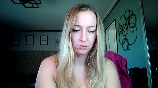 Snapshot of lucyallen4201 chatting on 01/29/25, 08:35 lucyallen4201 online show from 01/29/25, 08:35