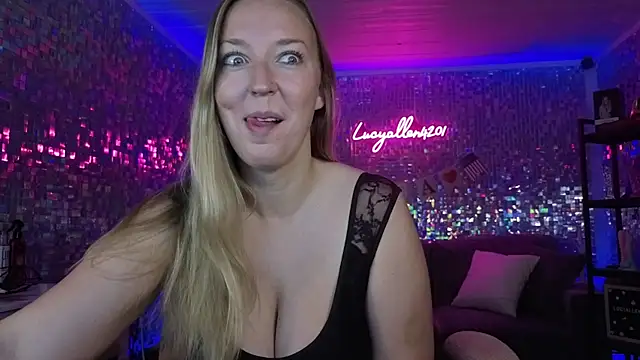 Snapshot of lucyallen4201 chatting on 06/18/26, 12:10 lucyallen4201 online show from 06/18/26, 12:10