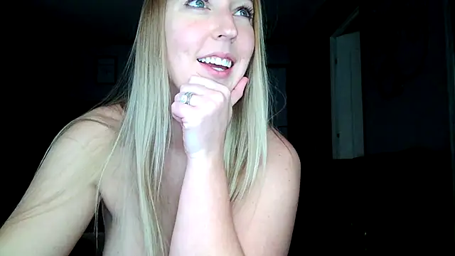 Snapshot of lucyallen4201 chatting on 01/22/25, 10:37 lucyallen4201 online show from 01/22/25, 10:37