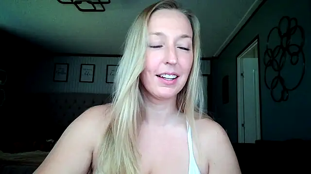 Snapshot of lucyallen4201 chatting on 12/11/24, 07:14 lucyallen4201 online show from 12/11/24, 07:14
