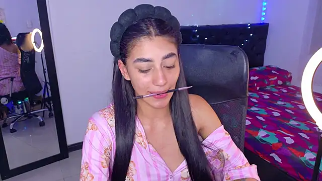 JulietaCheerr online show from 12/16/25, 01:10