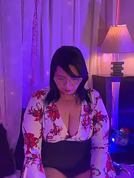 Snapshot of Venus_R0se chatting on 05/16/26, 05:17 Venus R0se online show from 05/16/26, 05:17