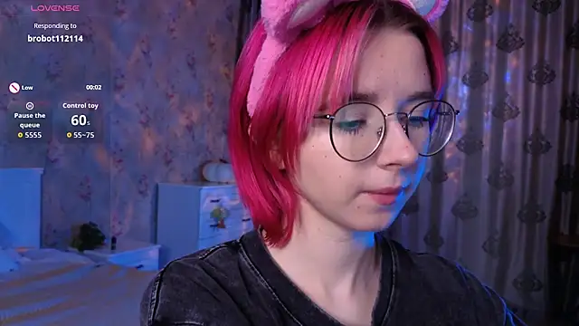 Snapshot of Nora_Failure chatting on 09/19/25, 02:15 Nora Failure online show from 09/19/25, 02:15